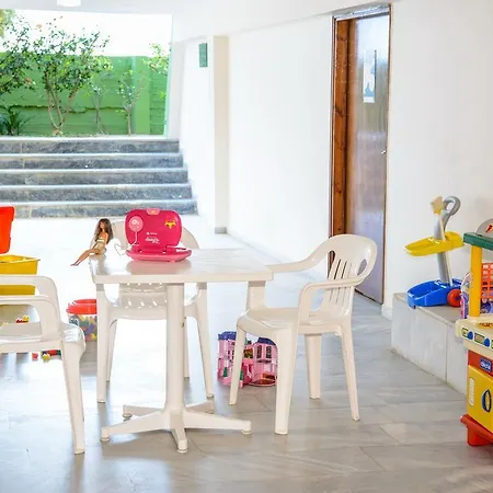 Apartament Moireas *